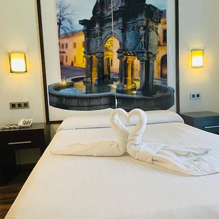 Hostal Aznaitin Baeza Zewnętrze zdjęcie